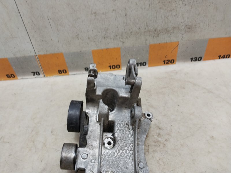 Кронштейн генератора