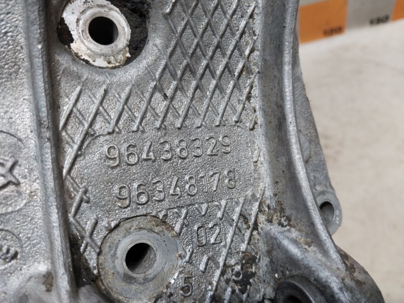 Кронштейн генератора