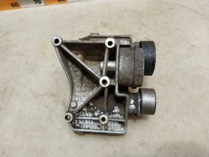 Кронштейн генератора