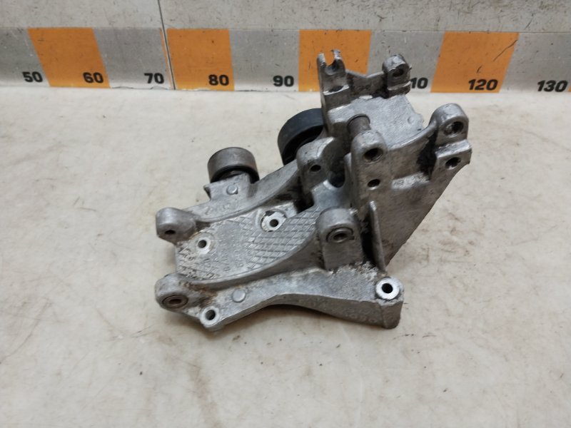 Кронштейн генератора