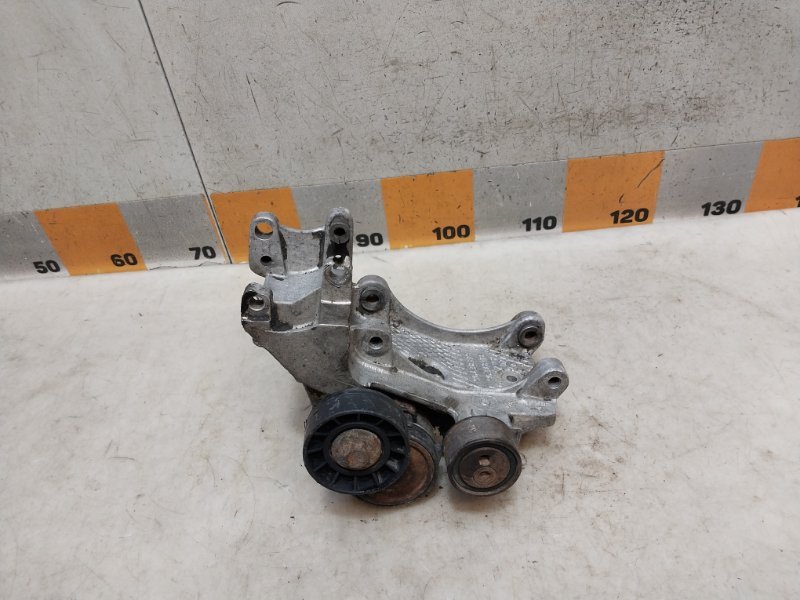 Кронштейн генератора