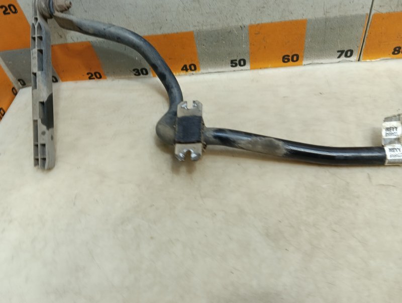 Стабилизатор передний