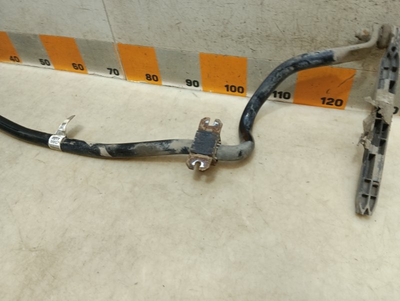 Стабилизатор передний