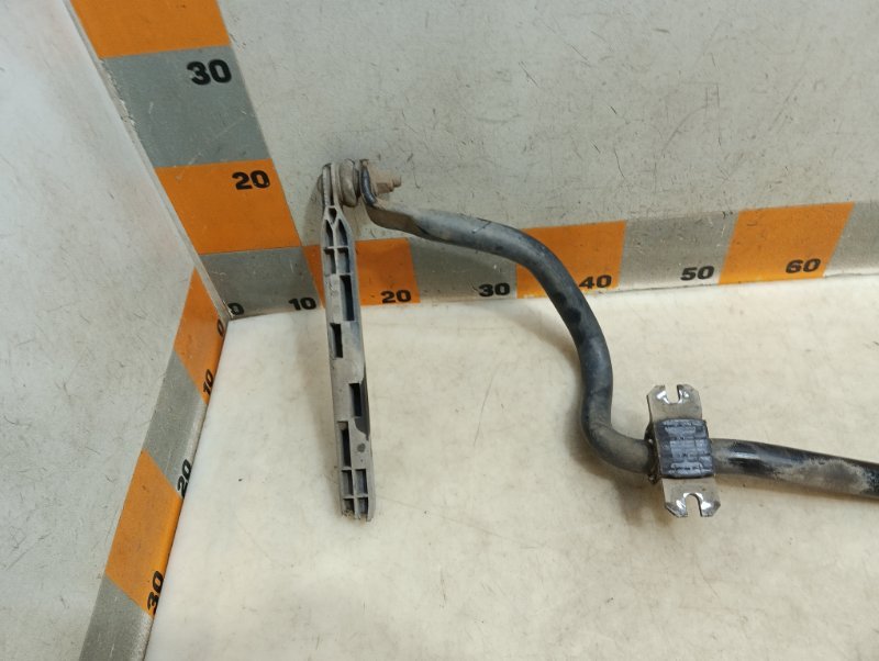 Стабилизатор передний