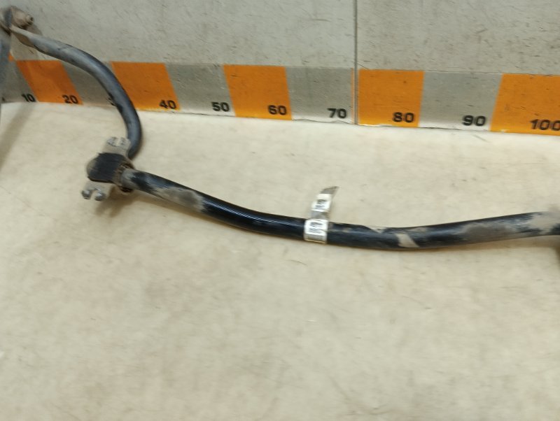 Стабилизатор передний