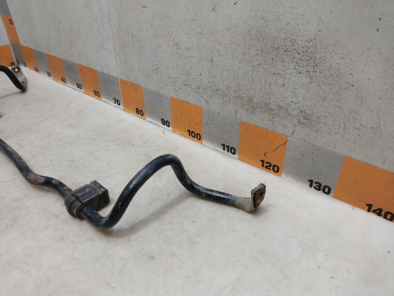 Стабилизатор передний