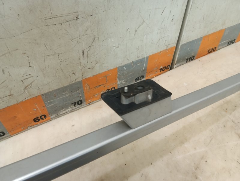 Рейлинг (релинг) правый (планка на крышу)