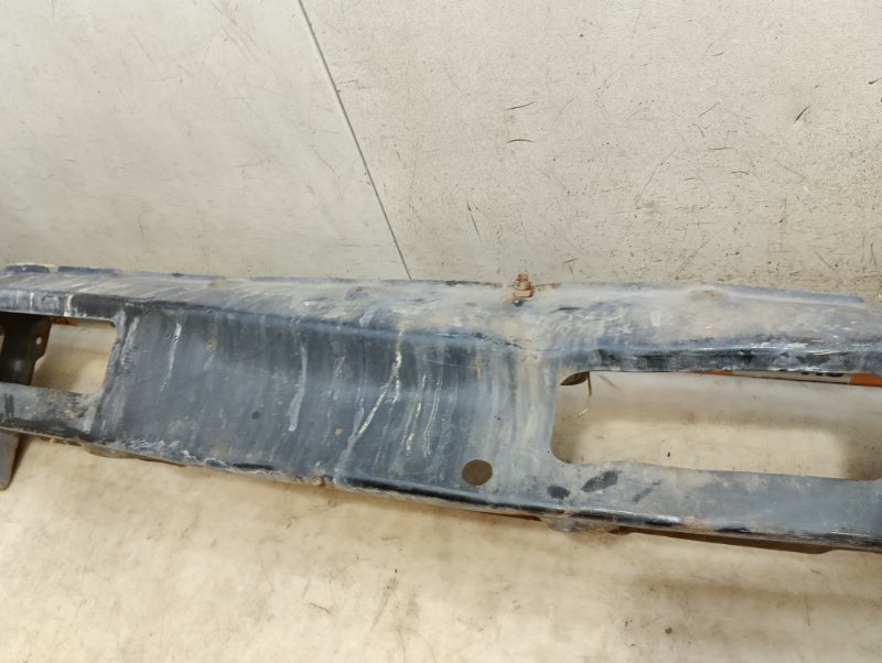 Усилитель переднего бампера