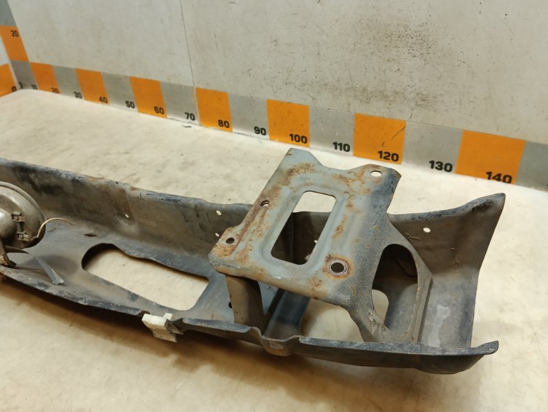 Усилитель переднего бампера