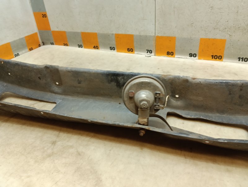 Усилитель переднего бампера