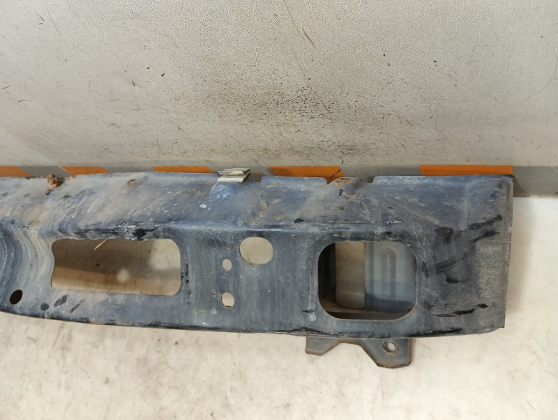 Усилитель переднего бампера