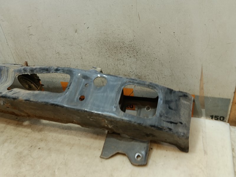 Усилитель переднего бампера