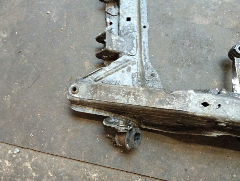 Балка подмоторная