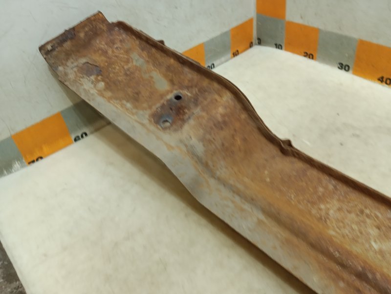 Усилитель заднего бампера