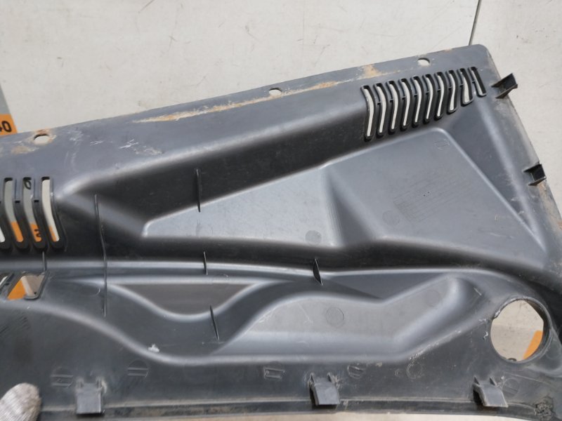 Планка под лобовое стекло