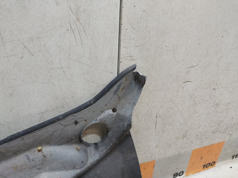 Планка под лобовое стекло