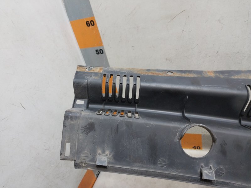 Планка под лобовое стекло