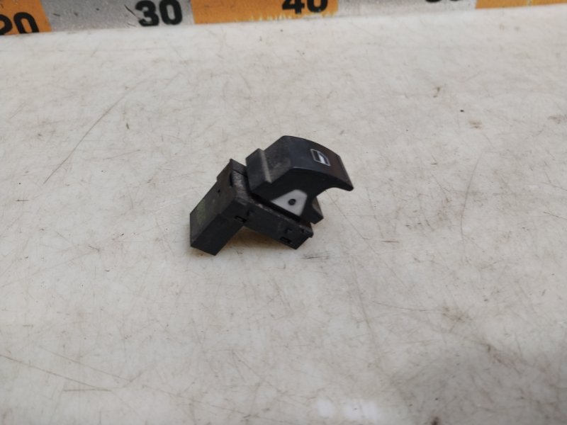 Кнопка стеклоподъемника