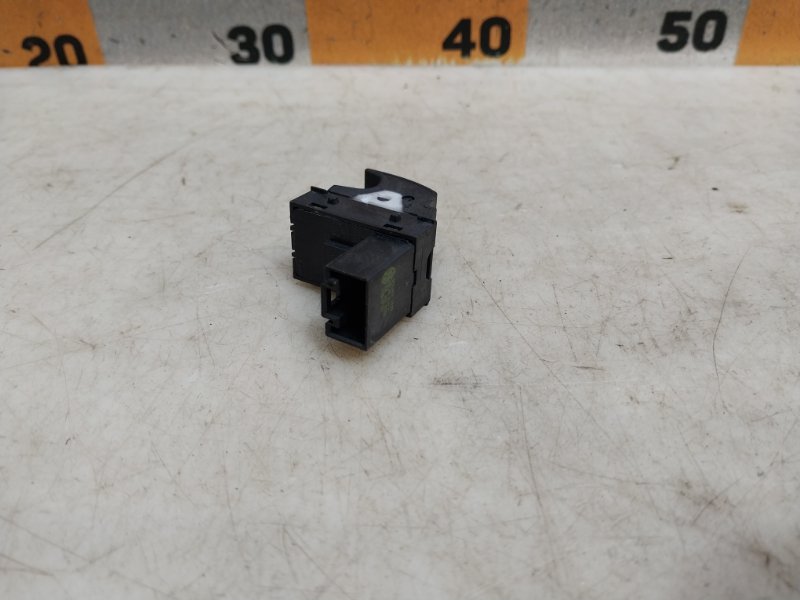 Кнопка стеклоподъемника