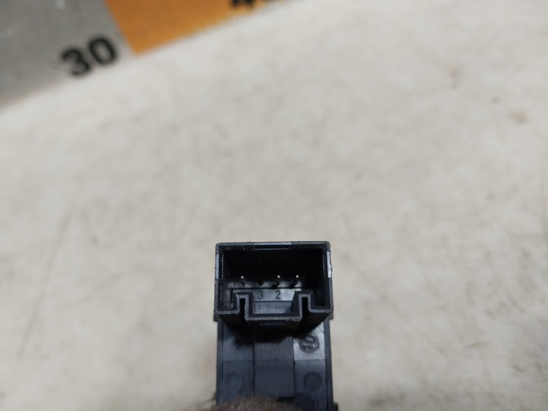 Кнопка стеклоподъемника