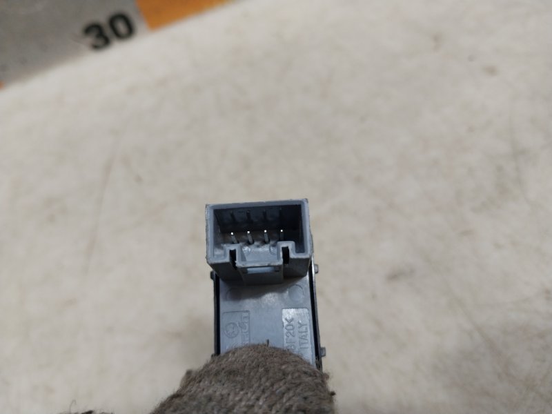 Кнопка стеклоподъемника