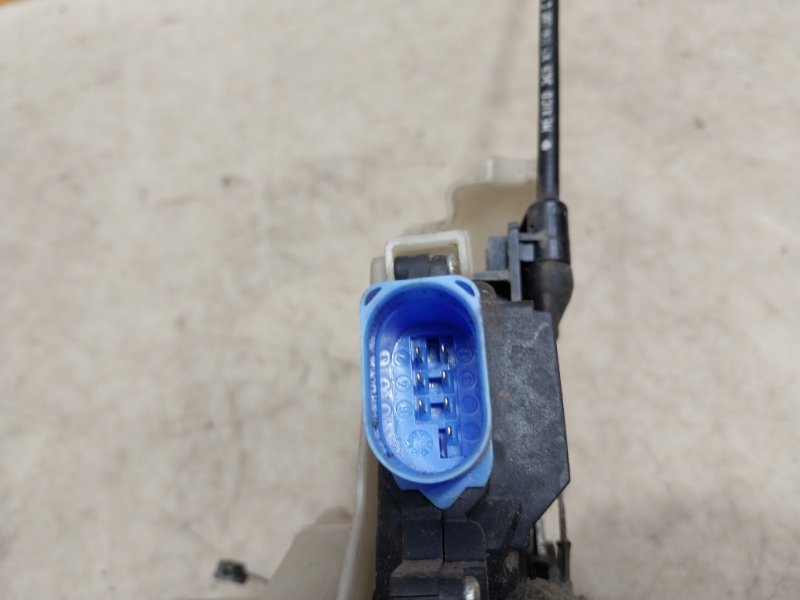 Замок двери задней правой