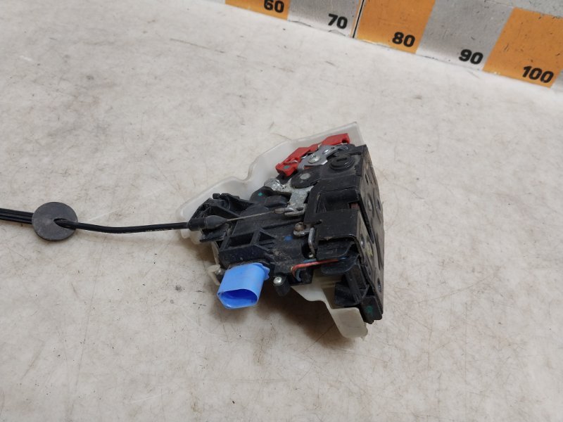 Замок двери задней правой