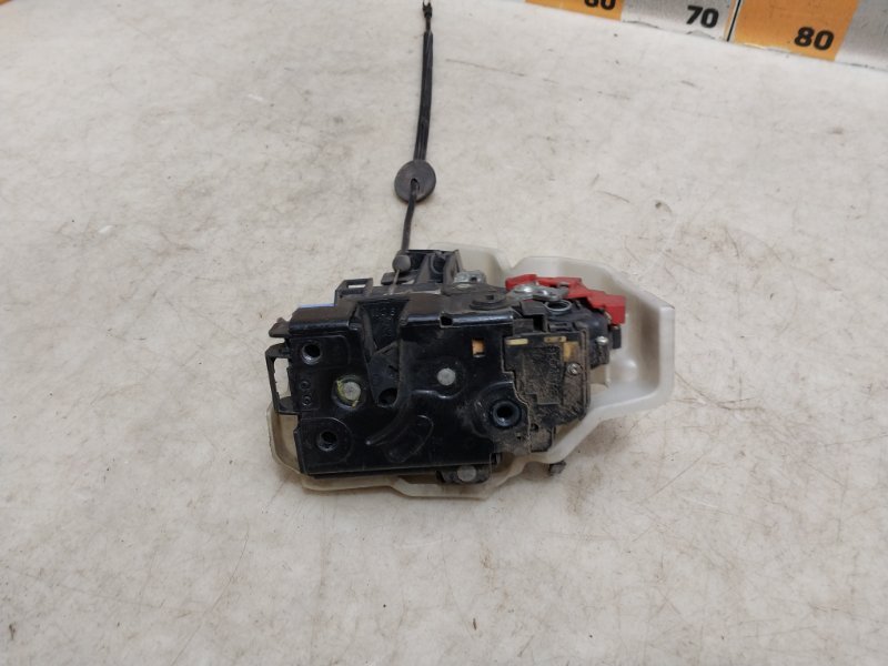 Замок двери задней правой