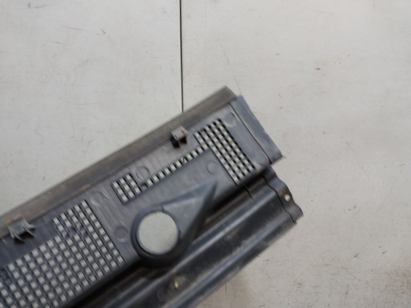 Планка под лобовое стекло