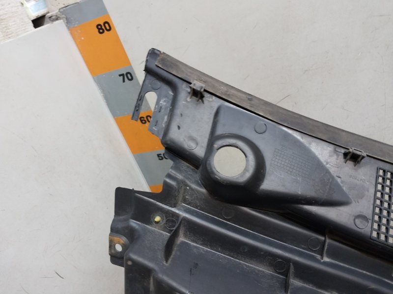 Планка под лобовое стекло