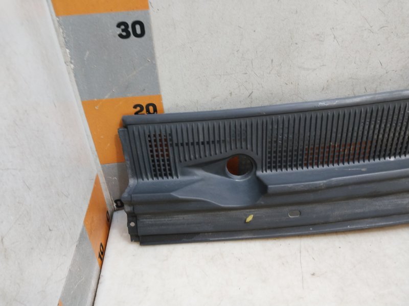 Планка под лобовое стекло