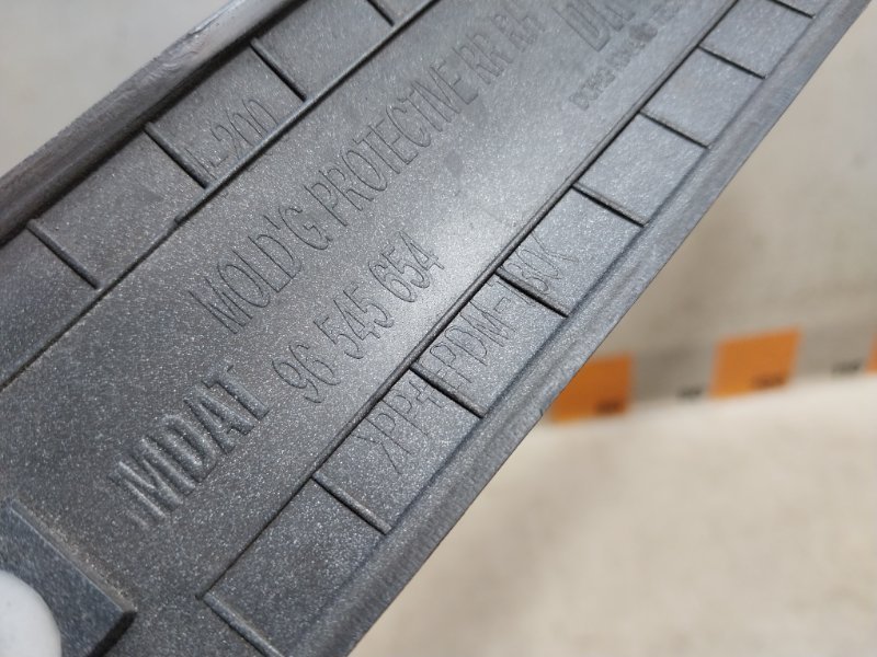 Молдинг двери