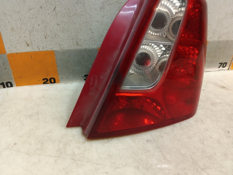 Фонарь задний правый