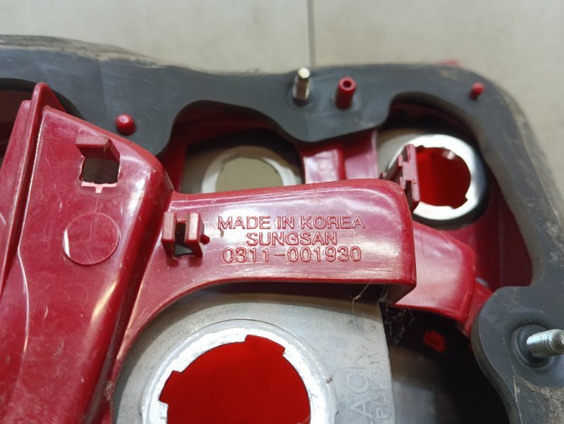 Фонарь задний правый