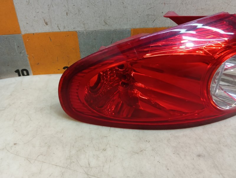 Фонарь задний левый