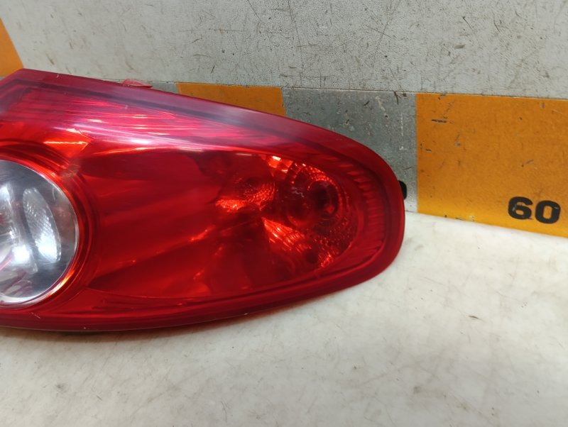 Фонарь задний правый