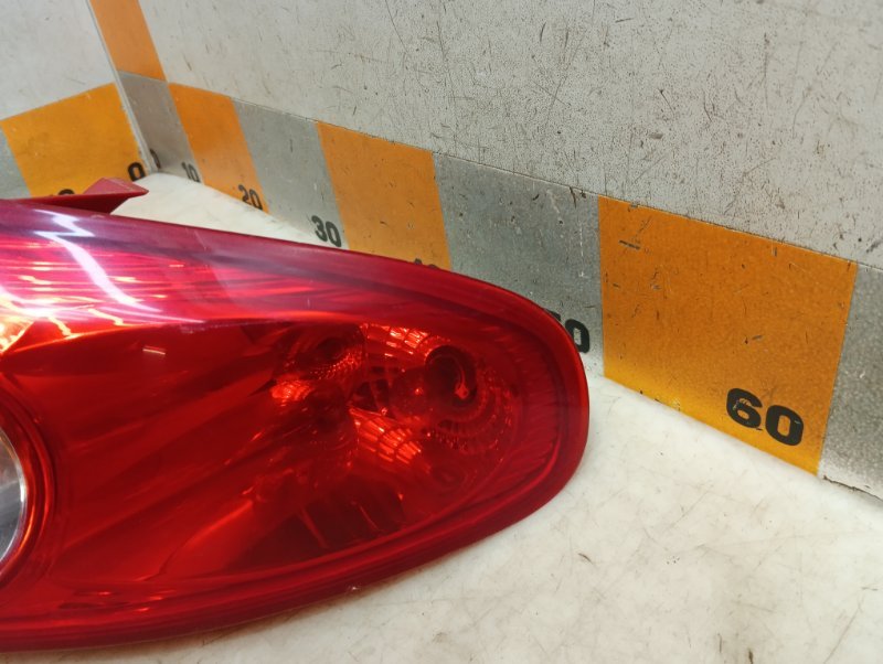 Фонарь задний правый