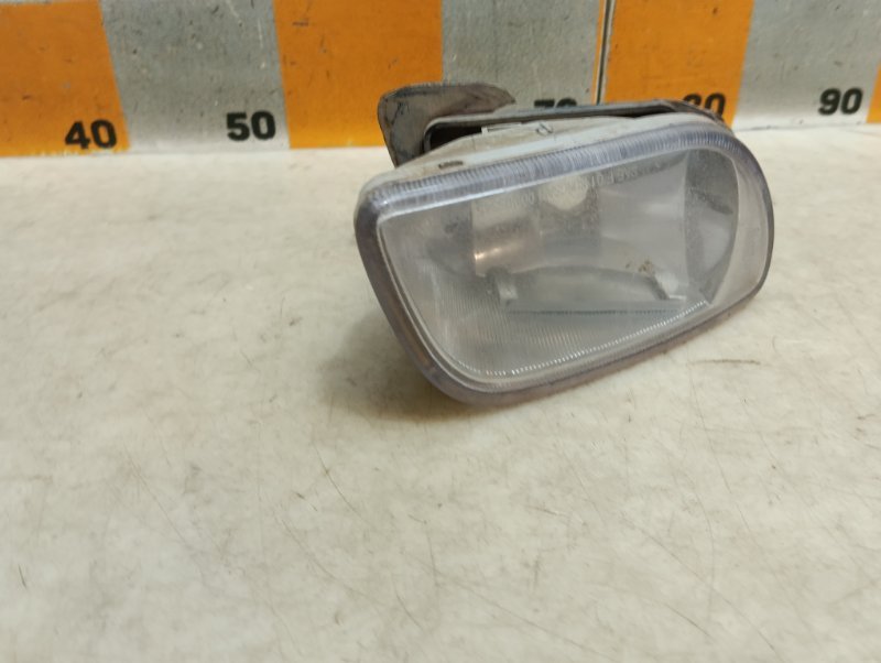 Фара противотуманная правая