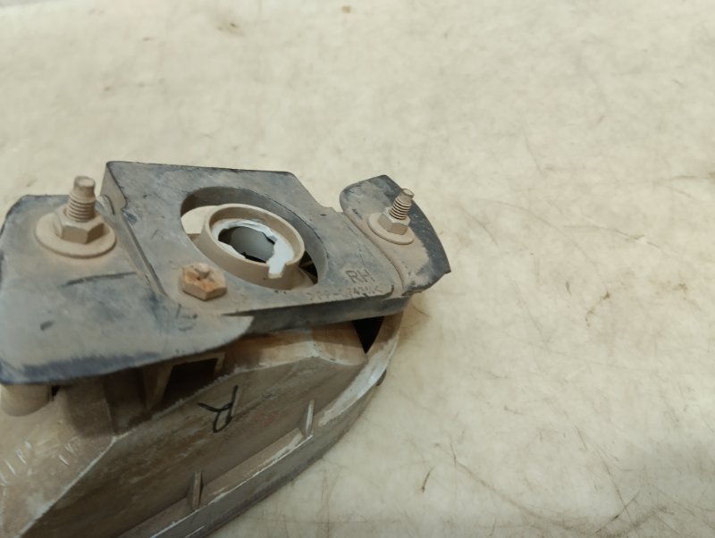 Фара противотуманная правая