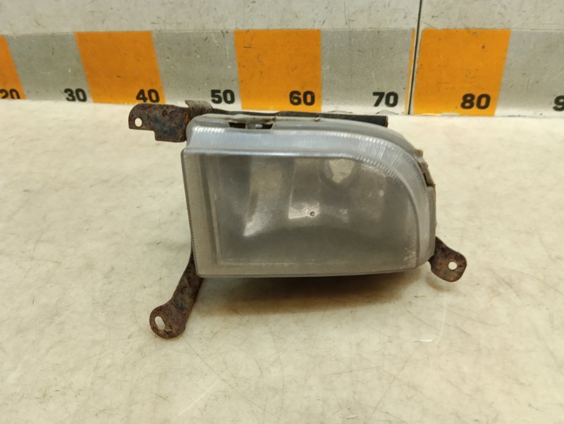 Фара противотуманная левая