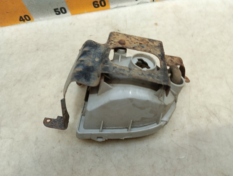 Фара противотуманная левая