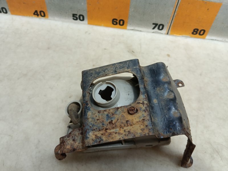 Фара противотуманная левая