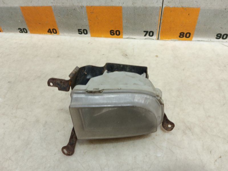 Фара противотуманная левая