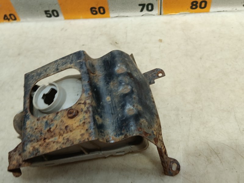 Фара противотуманная левая