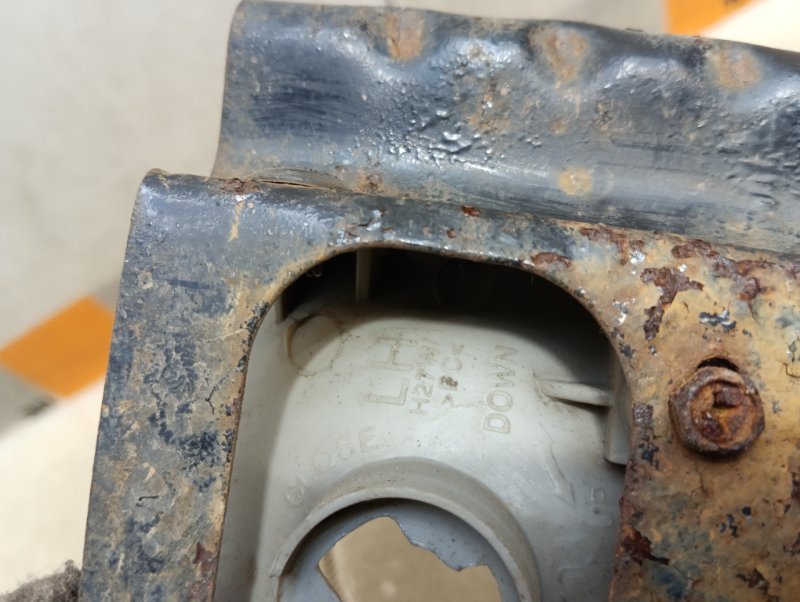 Фара противотуманная левая