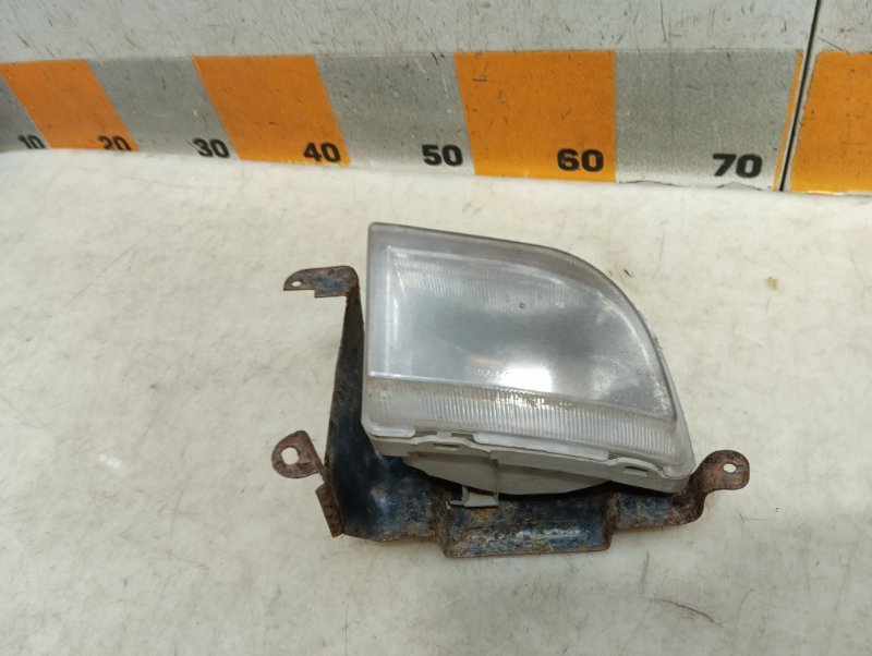 Фара противотуманная левая