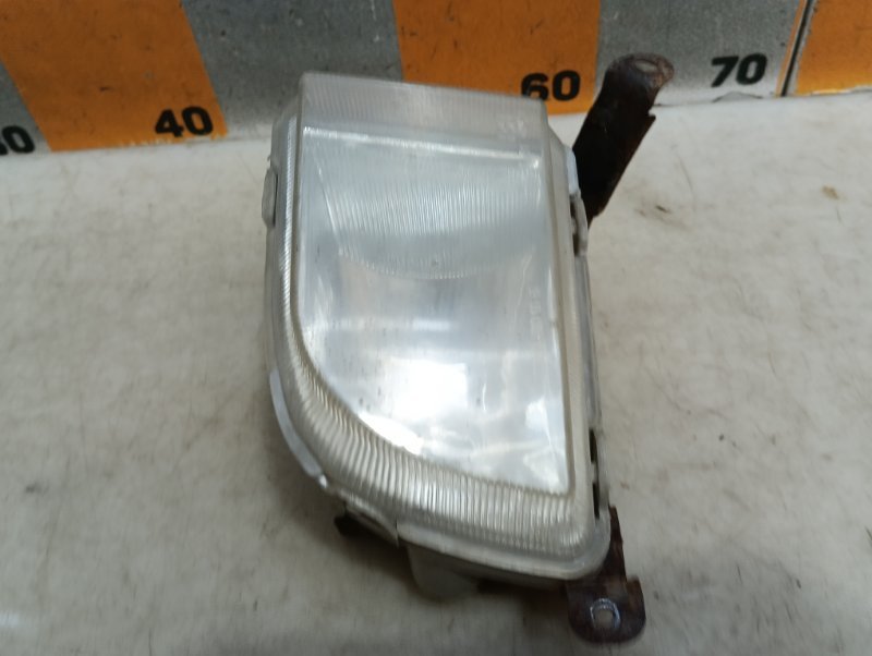 Фара противотуманная правая