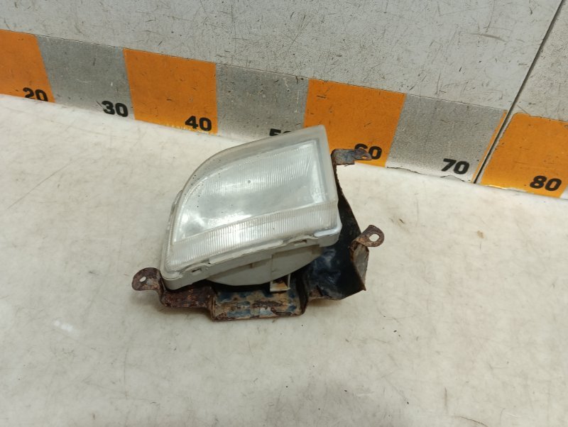 Фара противотуманная правая