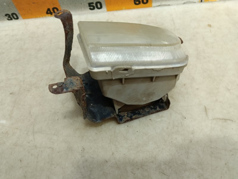 Фара противотуманная правая