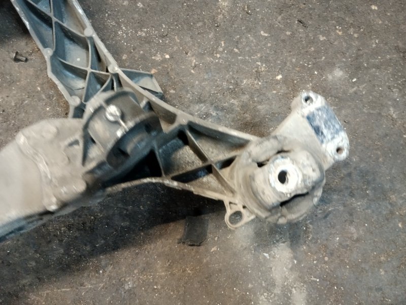 Балка задняя